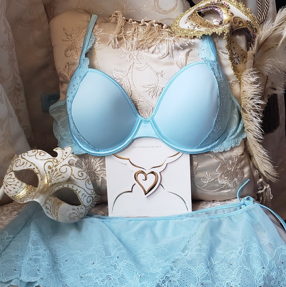 VS- Limited Edition Dream Angel's Lingerie Set - Picture 2 of 10